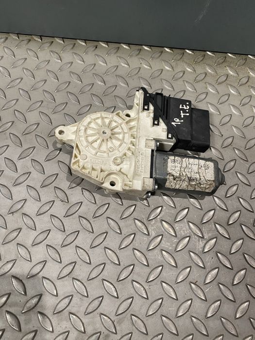MOTOR ELEVADOR DE VIDRO TRASEIRO esquerdo  VOLKSWAGEN GOLF V