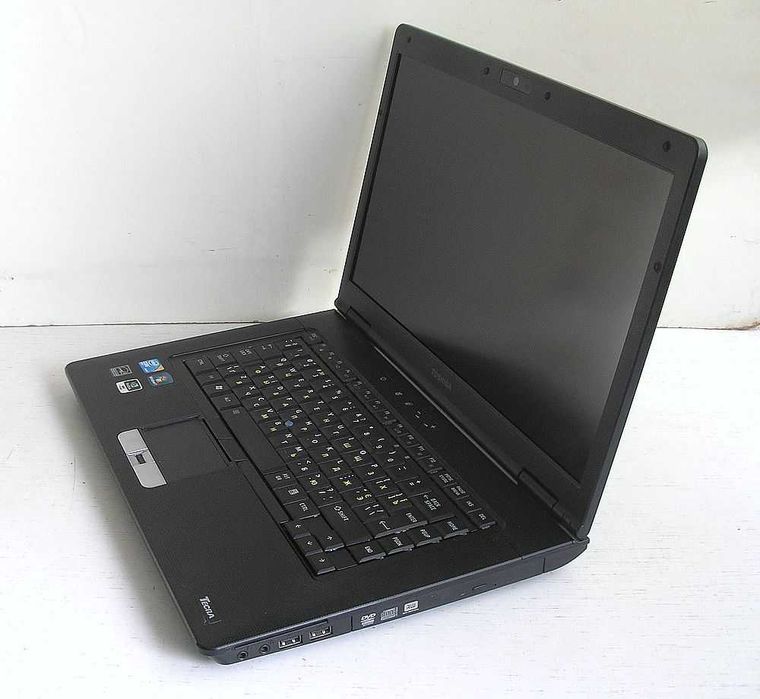 ноутбук TOSHIBA на Intel i7 (15,6 " LED 1600x900 pix)