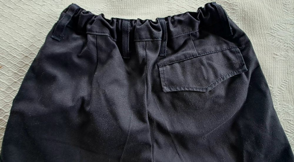 Calções clássicos, menino 8/9anos com elastico regulável na cintura