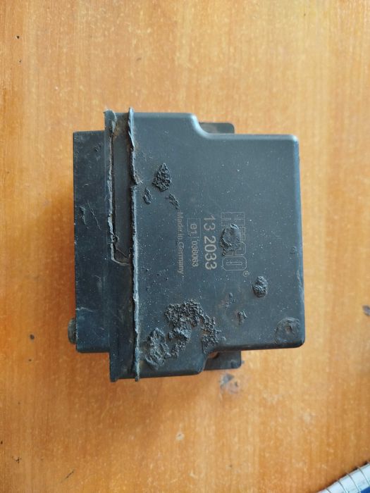 Реле свічок накалу huco 132033 Mercedes 124