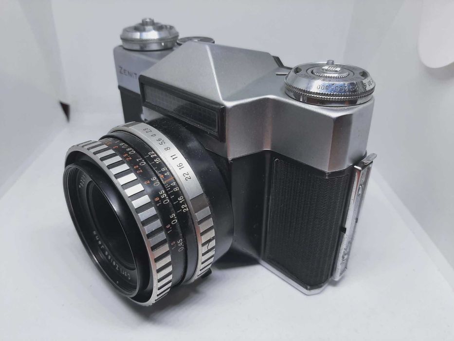 Aparat fotograficzny Zenit-E obiektyw Tessar 2.8/50. Carl Zeiss Jena