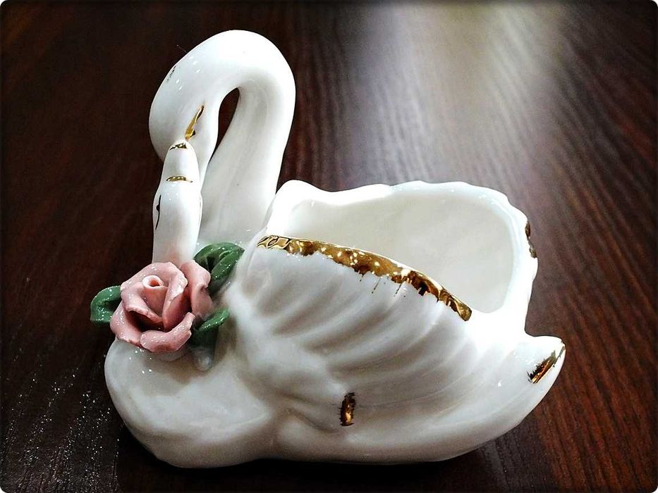 Porcelanowa Figurka Dwa Białe Łabędzie matka z młodym z lat PRL