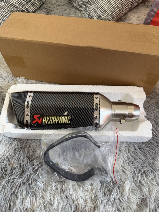 Ponteireira/silenciador  Moto Estilo Akrapovič Carbono Universal