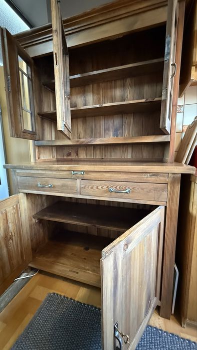 Oryginalny kredens rustykalny w kolorze orzecha