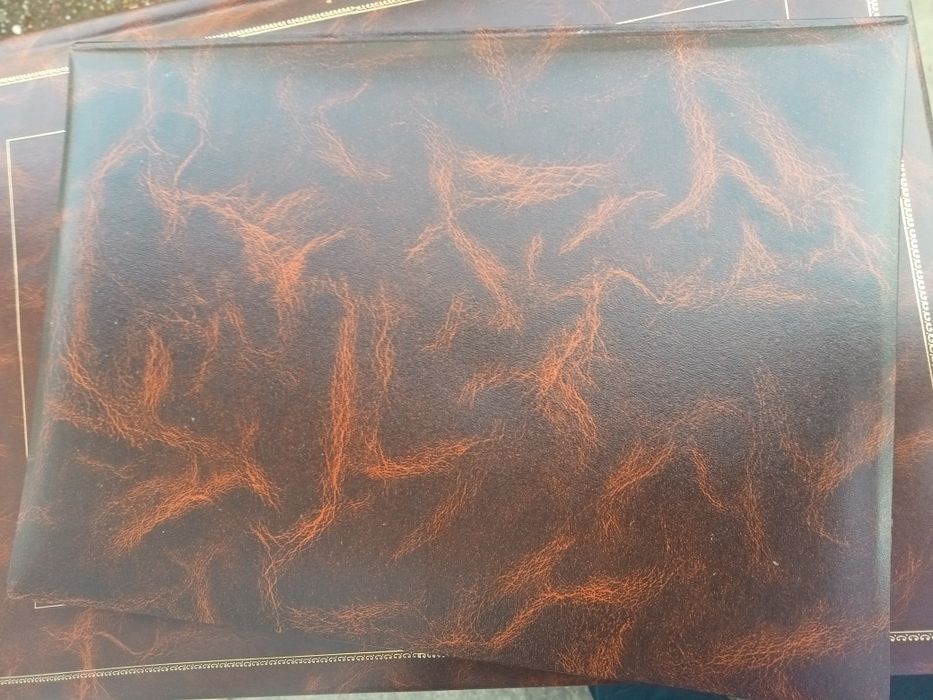 Pasta de secretária antiga e bloco