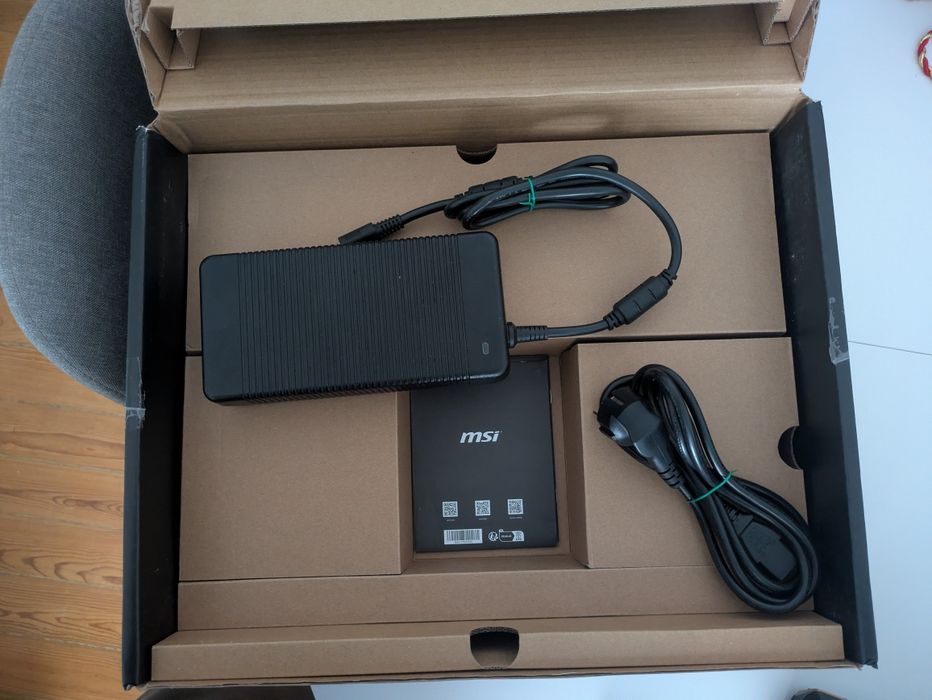 MSI Raider - Intel i9 13980HX + RTX 4090 16GB + 64GB Ram + 2TB