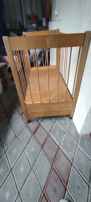Дерев'яне ліжечко колиска