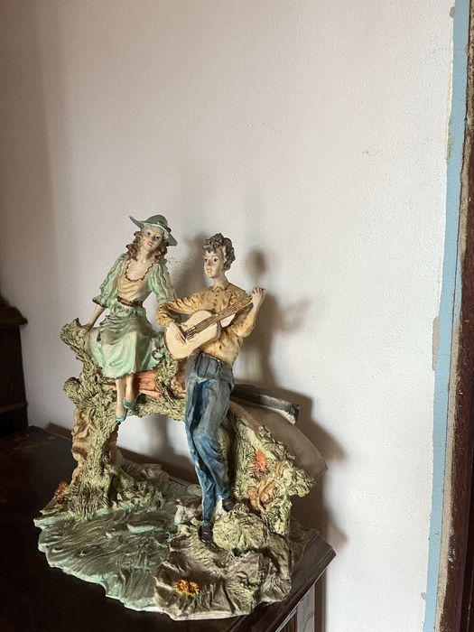 Estatua de enamorados vintage