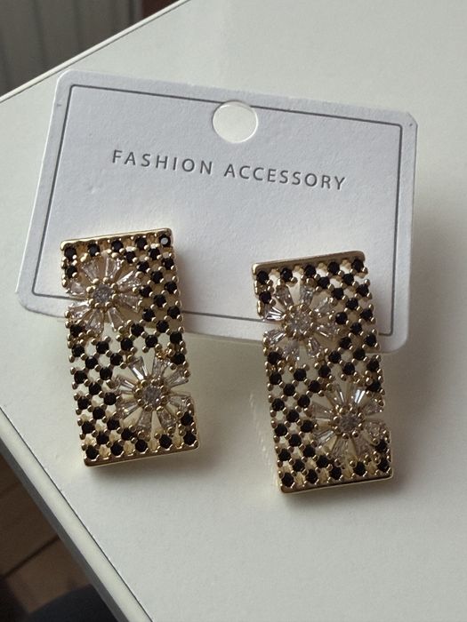 Kolczyki cyrkoniowe kwiatki