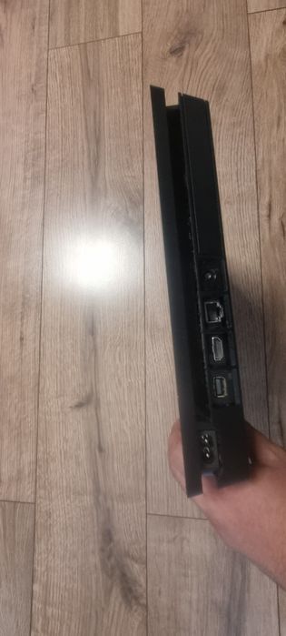 Konsola PlayStation 4