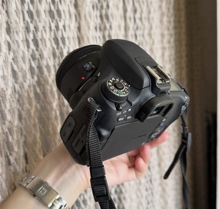 Canon EOS 760D + 50mm f/1.8 STM | 24.2 МП | Wi-Fi | Поворотний екран
