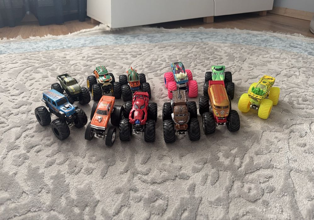 Машинки позашляховикиMonster TrucksHot Wheels