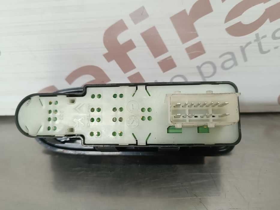 Comando / Botão / Interruptor Vidros Frente Esquerdo CITROËN C3 AIRCROSS I - 98012275XT