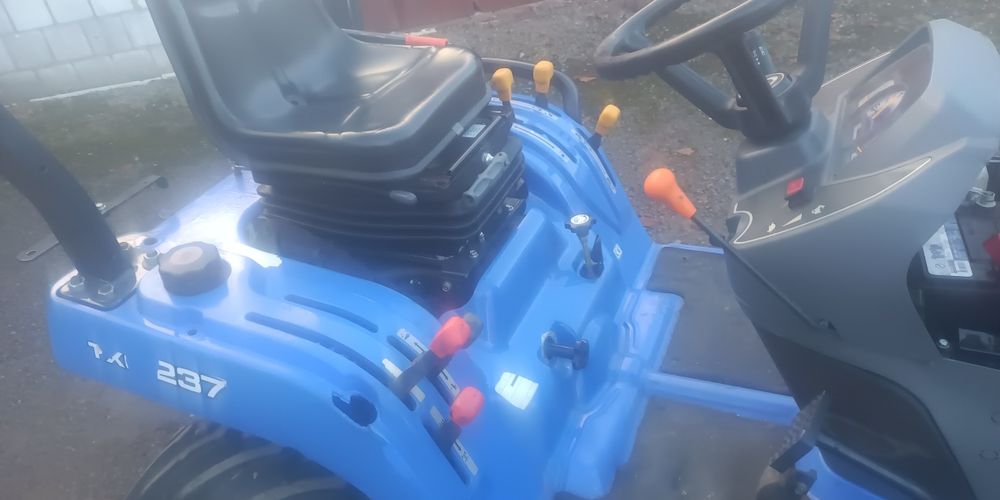 Kosiarka traktorek ogrodniczy iseki txg237 4x4 diesel podnośnik