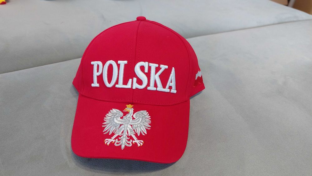Nowa czapka kibica bejsbolówka czerwona z białym napisem Polska