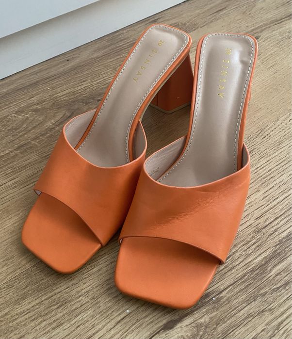 Klapki na obcasie pomarańczowe / koralowe rozmiar 39