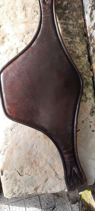 Cilha babete em cabedal