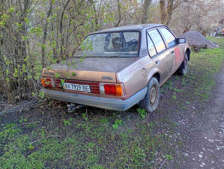 автомобиль Opel Ascona
