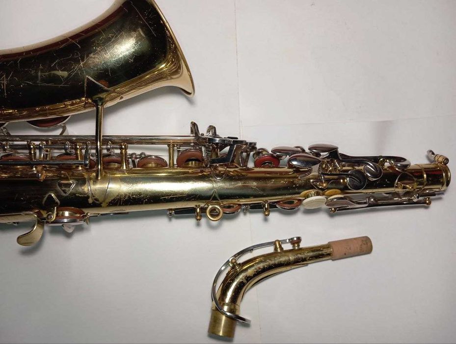 Саксофон Armstrong перекритий