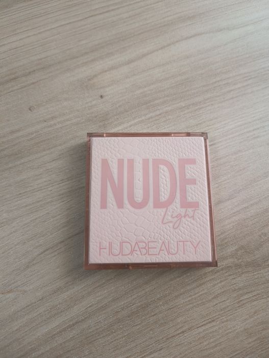 Paletka Hudabeauty