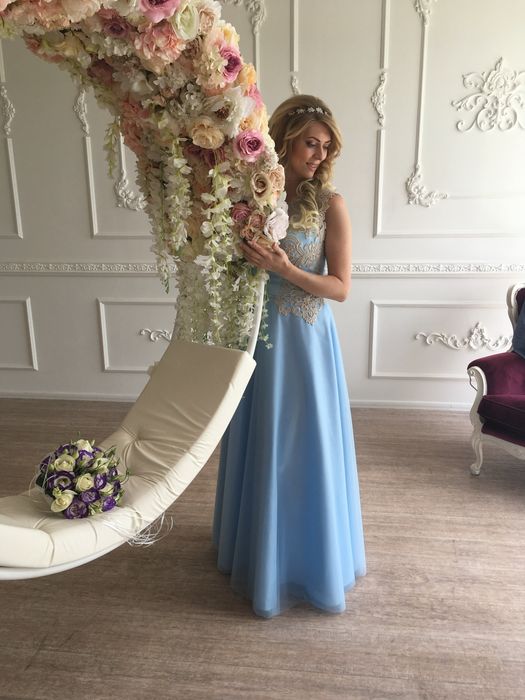 Весільна сукня ніжно-голубого кольору