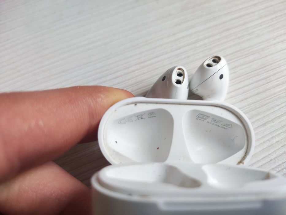Apple AirPod на запчатини