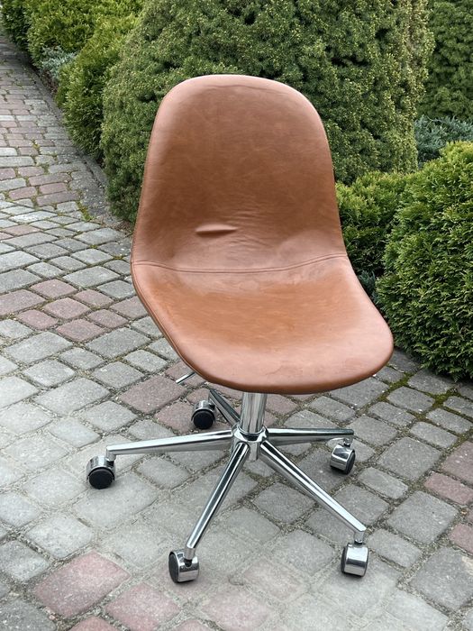 Крісло офісне з регулюванням висоти