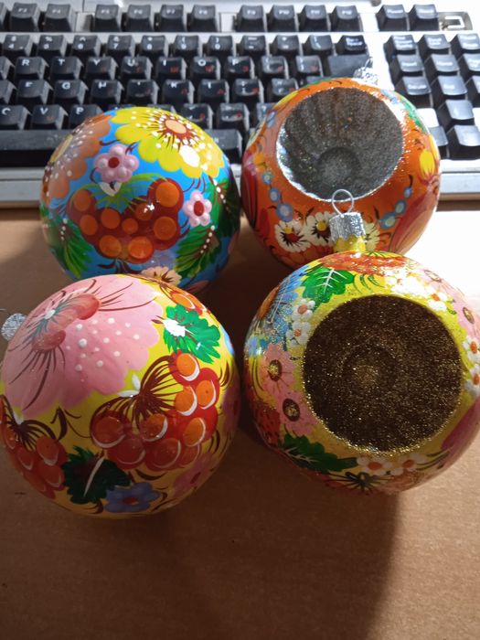Новорічна прикраса, іграшка на ялинку, куля. Петриківський розпис