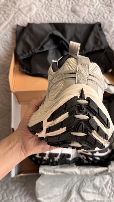 Balenciaga 10 XL в наявності