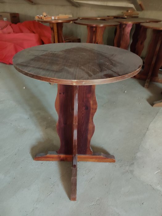 Mesa pé de galo em madeira