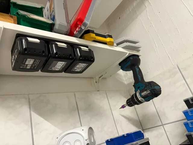 Крепление для инструмента и аккумулятора Makita DeWalt Bosch Milwaukee Parkside