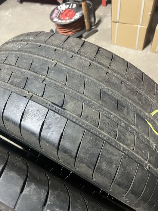 Komplet opon letnich 235/55/18  Goodyear F1