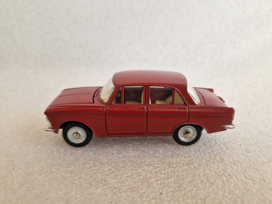 Москвич цельнолитой Динки Тойс. 60е годы. Масштабная модель 1:43 породитель серии СССР
