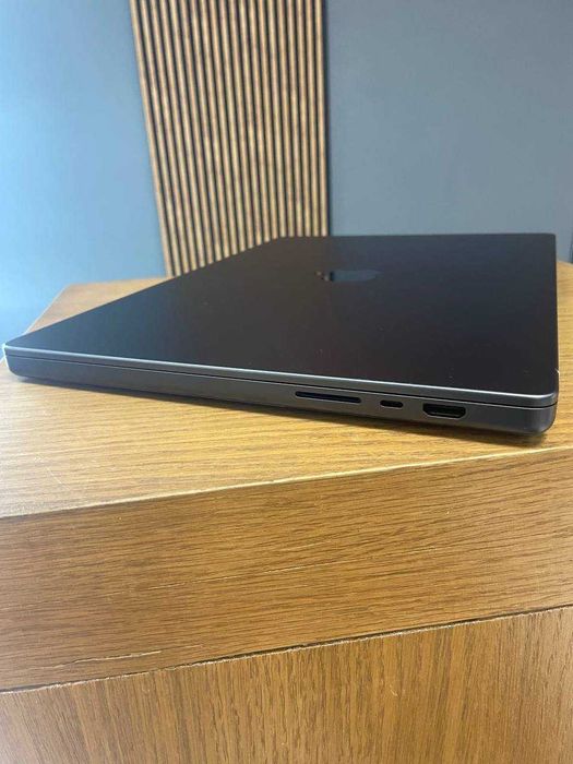 MacBook Pro 16" M4 48GB / 512GB Space Black