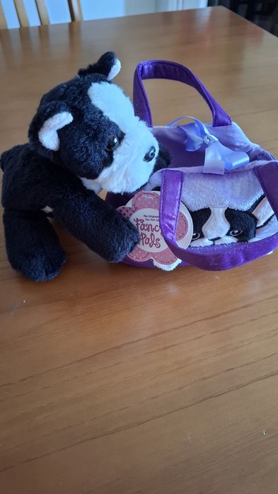 Peluche cão em mala