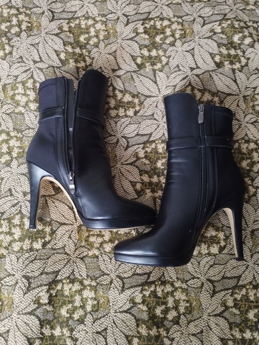 Bata, ботильони натуральна шкіра, 39 розмір
