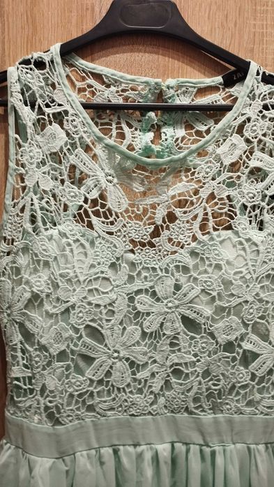 Vestido verde claro comprido com renda