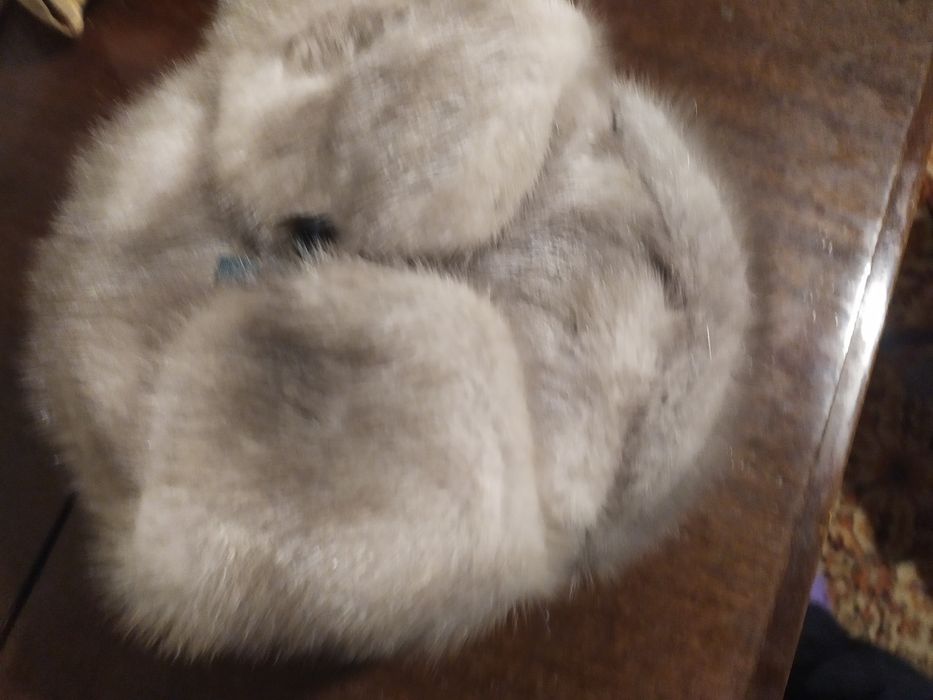 Продам норковую женскую шапку.