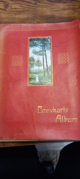 Album ze starymi pocztówkami