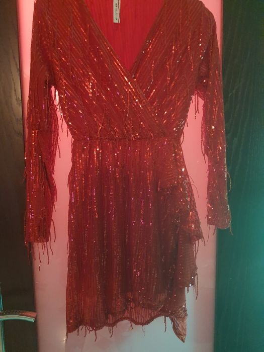 Sukienka czerwona cekiny