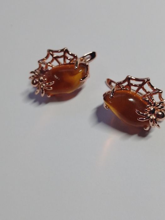 Продам сережки з бурштином
