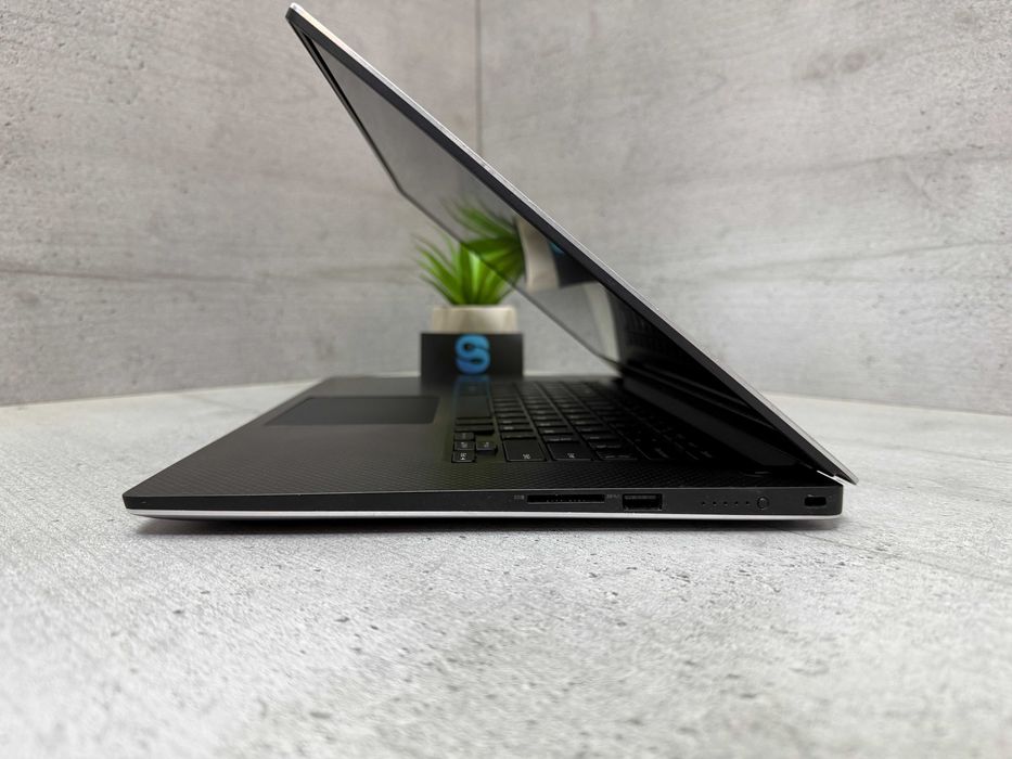 Стильний ноутбук Dell Xps 15 9560/i7-7700HQ/Nvidia/16gb ddr4/512gb ssd