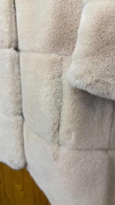 Стильна еко-шубка трансформер