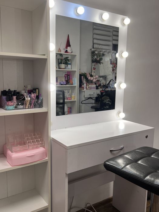 Кушетка , оренда місця візажиста , бровіста , майстра по плетінню