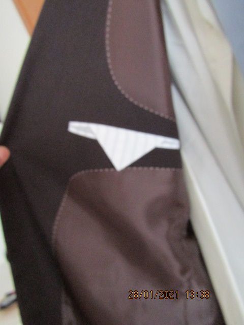 Fato Castanho Under Blue