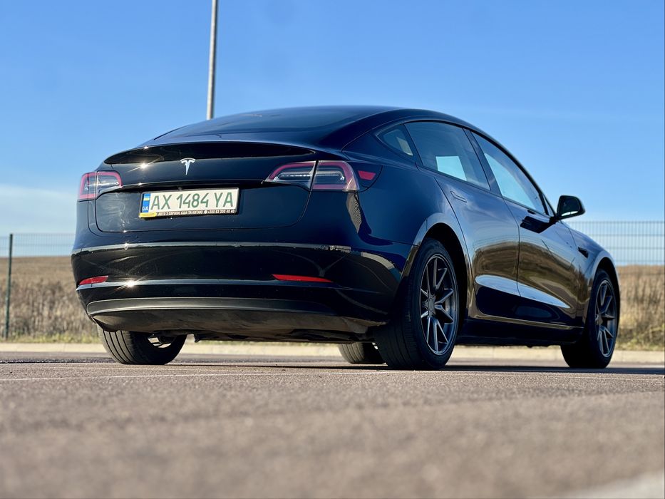 Tesla model 3 LFP 2022 14 тис ки