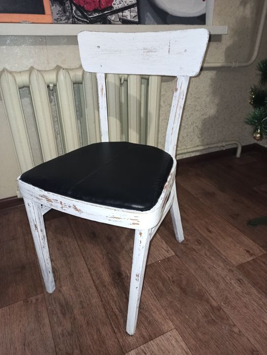 Стул из натурального дерева