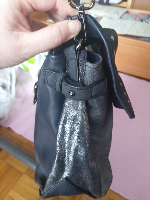 Mala tiracolo aul brilhante e cinzento