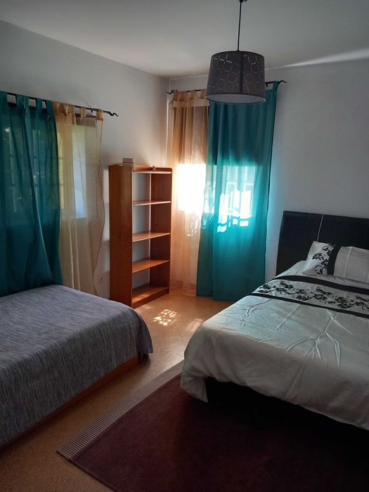1ha Quinta murada com casa de habitação e terreno agrícola