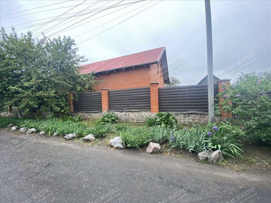 Капітальний будинок, 1 км від Макдональдса.